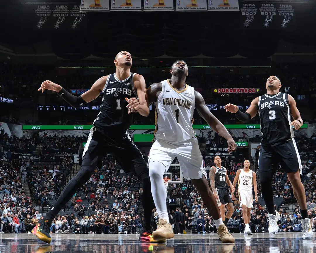 Um milhão de pessoas se cadastraram para ingressos dos jogos dos Spurs e Pelicans em Paris e Manchester. Essa demanda a…