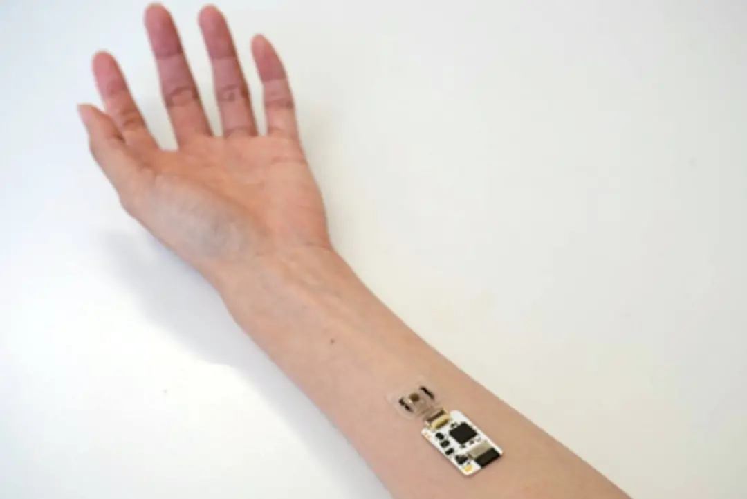 Patch que mede dois hormônios reprodutivos no suor mostrou promessa em estudo pequeno para prever a ovulação. É um avan…