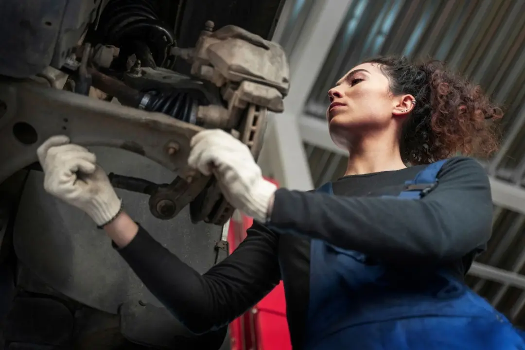 Mulheres de Campo Grande têm acesso a cursos gratuitos do Senai em áreas como mecânica automotiva e construção civil. É…