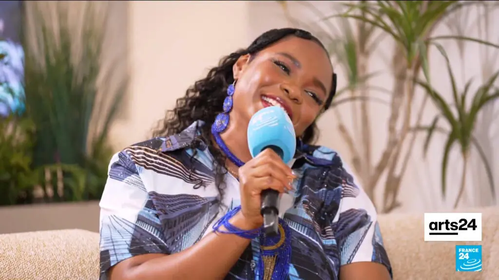 Yemi Alade, artista nigeriana, tem colaboração com Beyoncé e lança o single Ala Bekee com Don Jazzy. Essa união de tale…