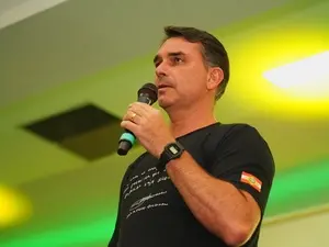 Flávio ironizou voo em avião de Vorcaro e ligou jatinho a Moraes. Essa associação de jatinho com Moraes não traz nenhum…