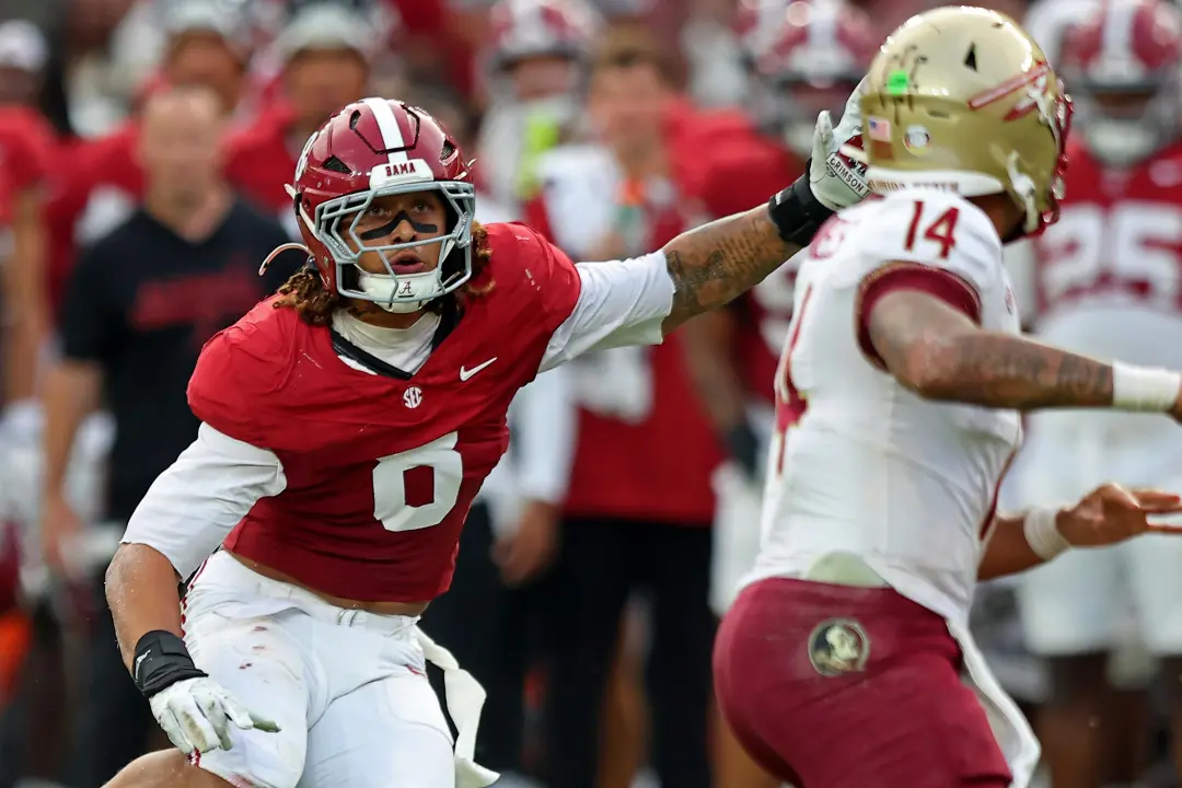 Justin Hill e Desmond Umeozulu, linebackers, perderão o jogo contra South Carolina devido a lesões. Essa perda de profu…