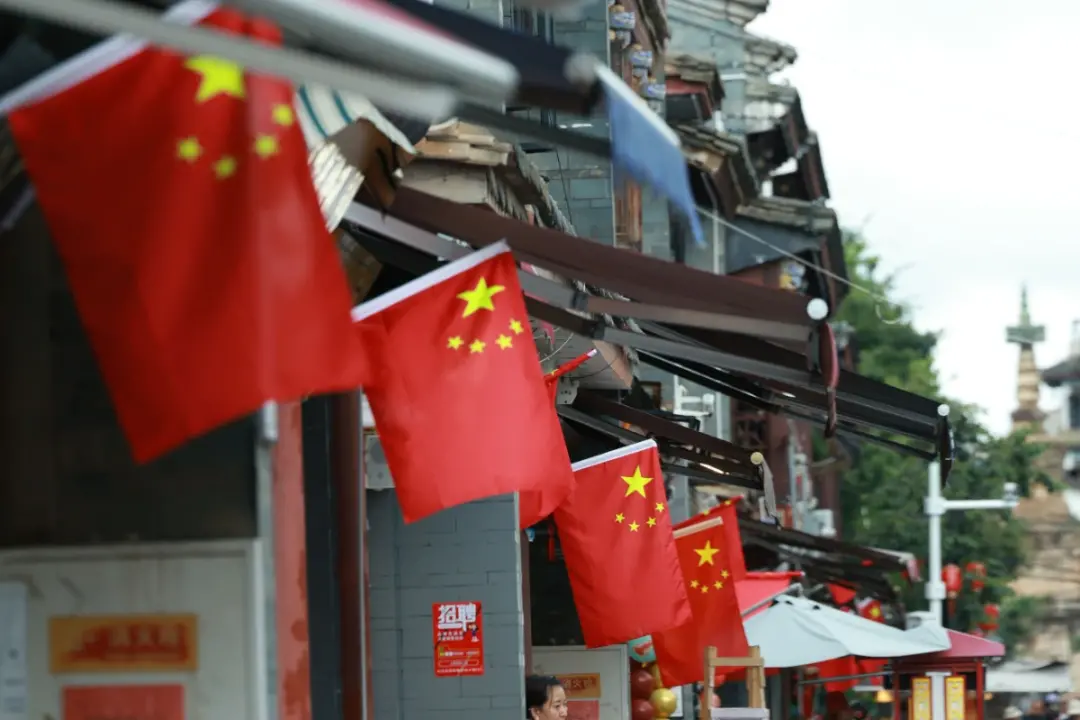 China e EUA conversaram sobre inteligência artificial e negociações comerciais, buscando estender a trégua acordada. Es…