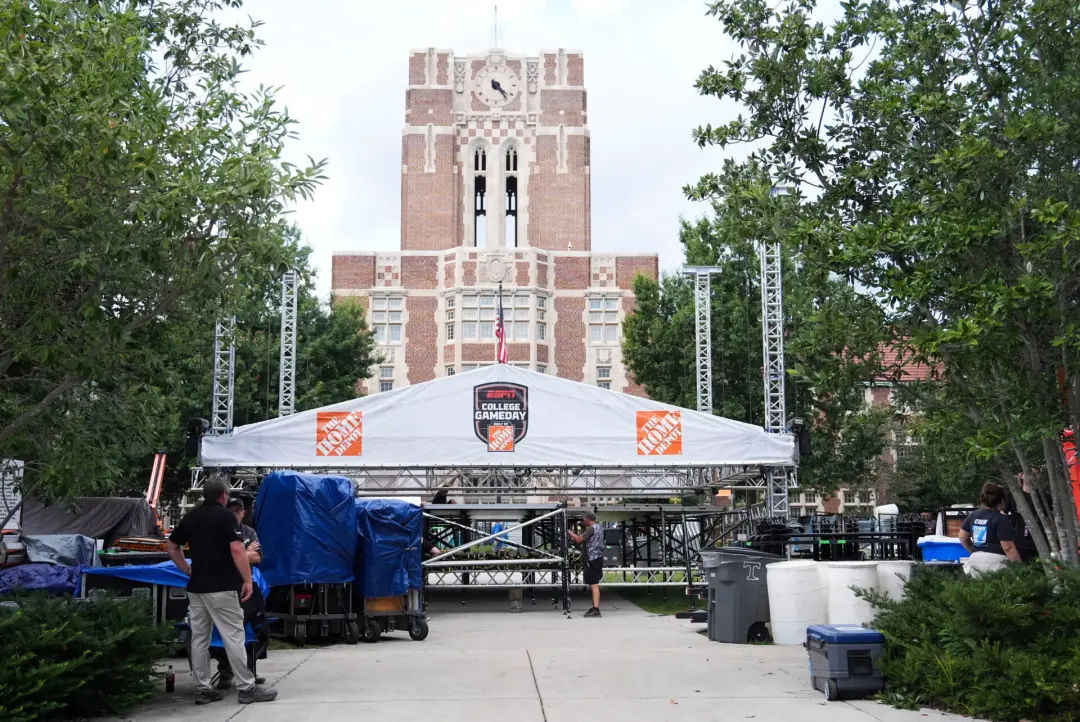 Texas Longhorns, ranqueados em primeiro, enfrentam Tennessee Volunteers, em quarto lugar, no Neyland Stadium em Knoxvil…