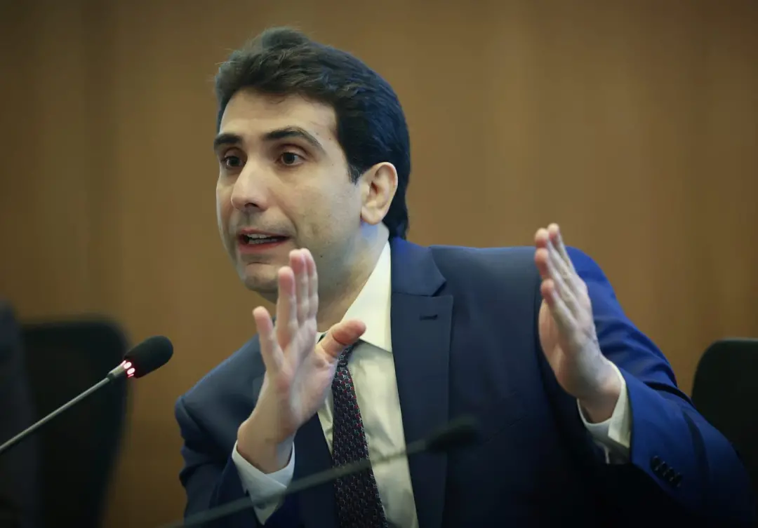 Galípolo disse que o Banco Central tá preocupado com crédito agressivo ou predatório e vai lançar medidas pra limitar i…