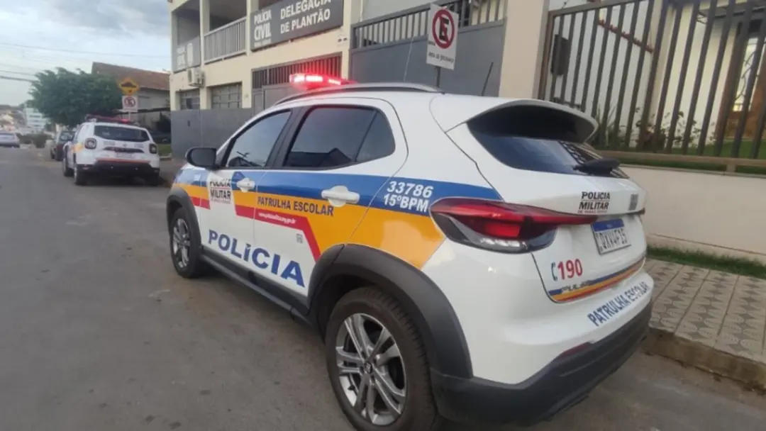 Em Patos de Minas, uma mulher de 33 anos foi mantida amarrada em cadeira por três horas pelo ex-companheiro, que também…