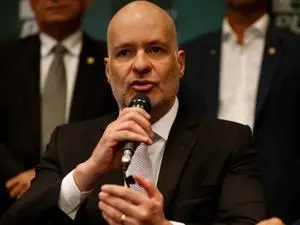 Pedido de suspensão de pena de Bolsonaro racha a equipe de defesa e um advogado saiu do caso. Isso mostra como a pressã…