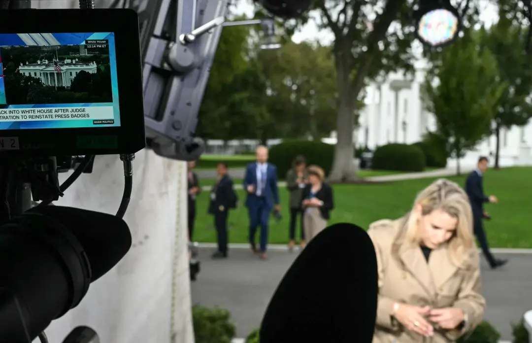 Jornalistas da CNN, MS NOW e Politico recuperaram acesso à Casa Branca na quinta-feira, após ordem judicial de Timothy …