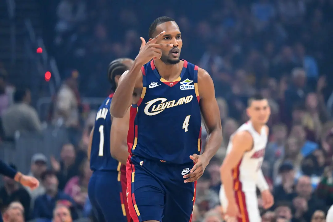 Cleveland Cavaliers vai fazer o treinamento em Espanha com um elenco de 21 jogadores. A presença de nomes como James Ha…