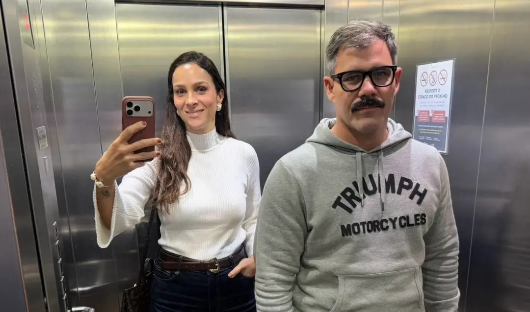Juliano Cazarré está fazendo enquete para escolher o nome do sétimo filho, com Santiago na liderança com 60% dos votos.…