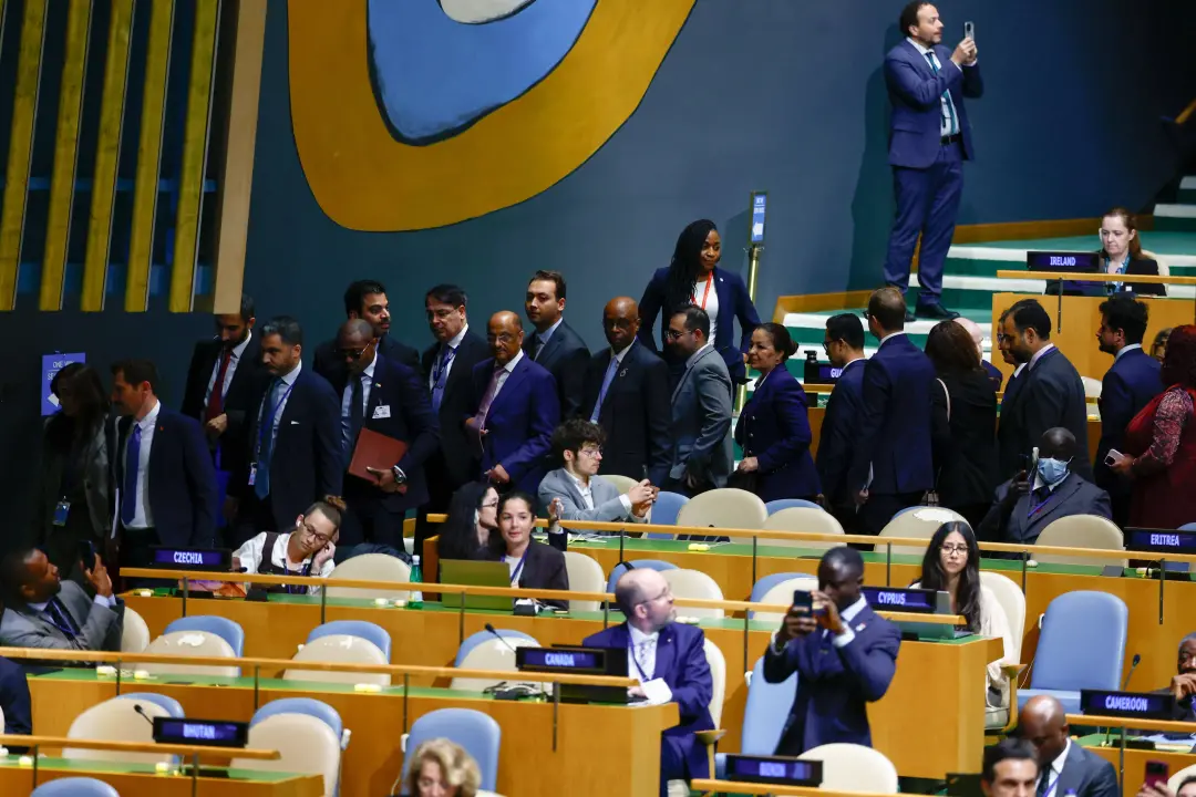 Netanyahu em assembleia da ONU foi recebido com aplausos e saídas de muitas delegações. A cena mostra o crescente isola…