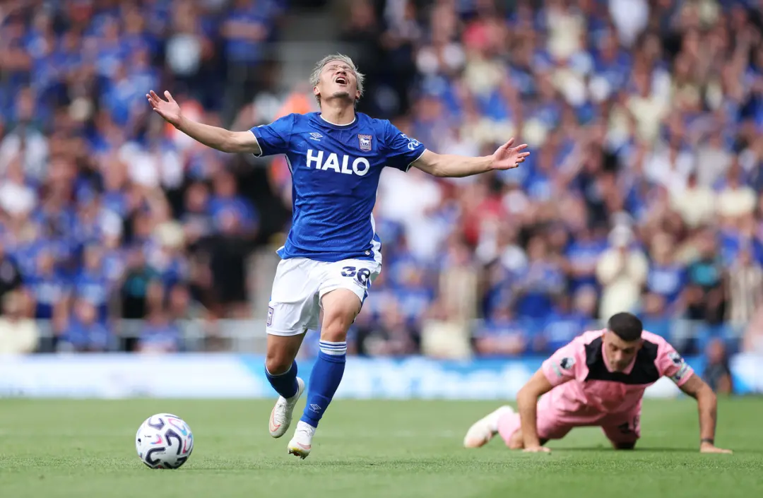 Maeda admite que a intensidade do futebol inglês é diferente do que vivia no Celtic, após deixar Glasgow por Ipswich To…