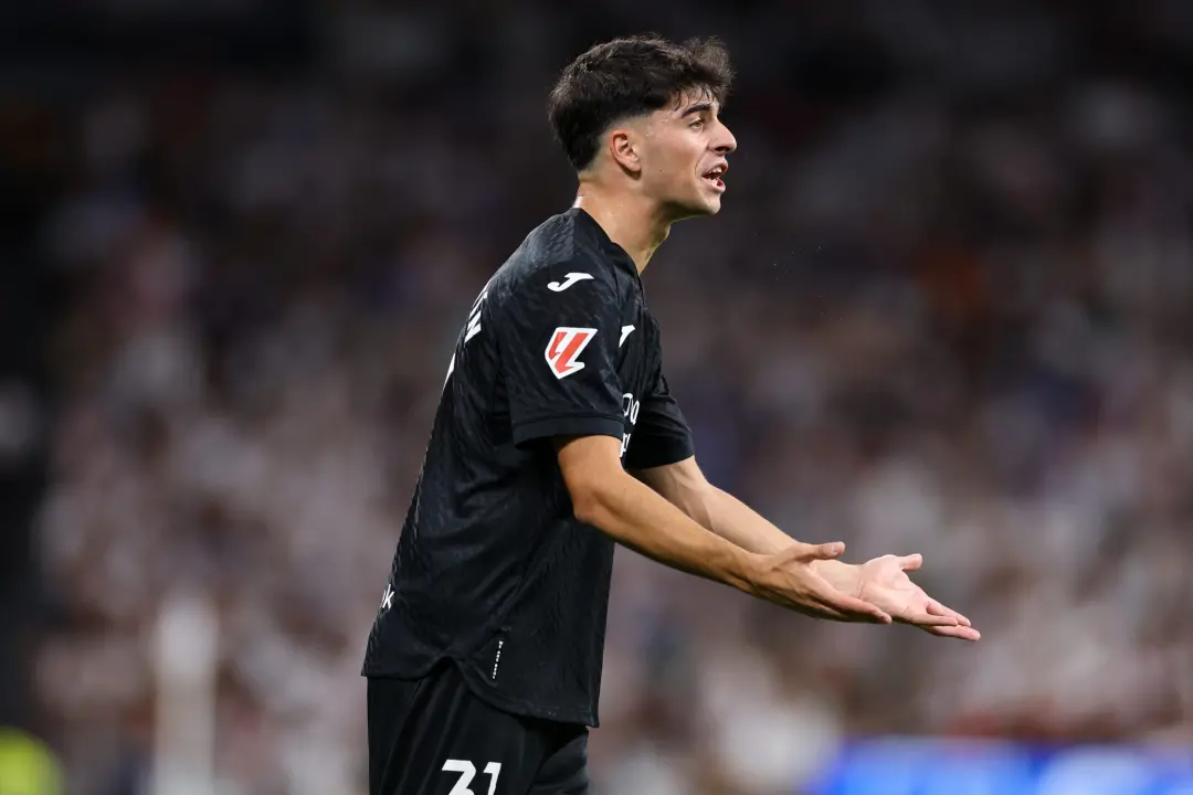 Jon Martin, zagueiro do Real Sociedad, está no radar do Arsenal, com Chelsea, Liverpool e Real Madrid competindo por el…