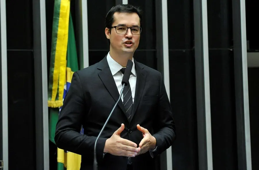 Deltan Dallagnol pode disputar o Senado no Paraná pois o PT espera que o TSE julgue o recurso contra o registro antes d…
