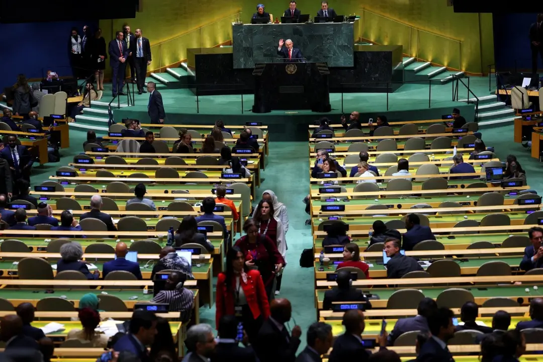 Netanyahu fez uma defesa forte das ações de Israel na ONU, respondendo a protestos e chamando opositores de covardes mo…