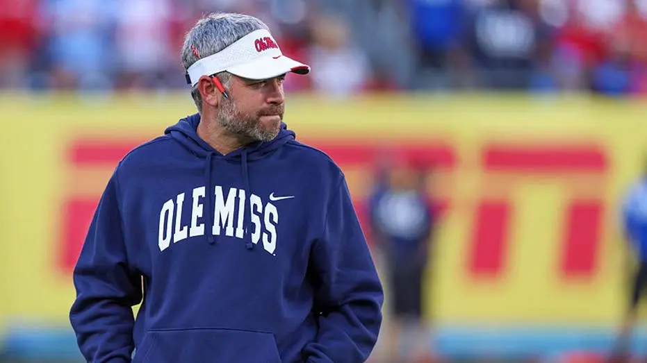 Florida Gators e Ole Miss Rebels indo pra um jogo no sábado, mas a coisa tá estranha, sem aquela briga típica da SEC. O…