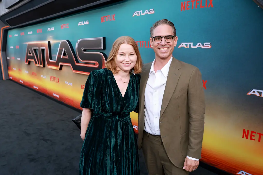 Greg Berlanti e Sarah Schechter estão produzindo Hang The Decorators para a Amazon MGM Studios. O drama cômico baseado …