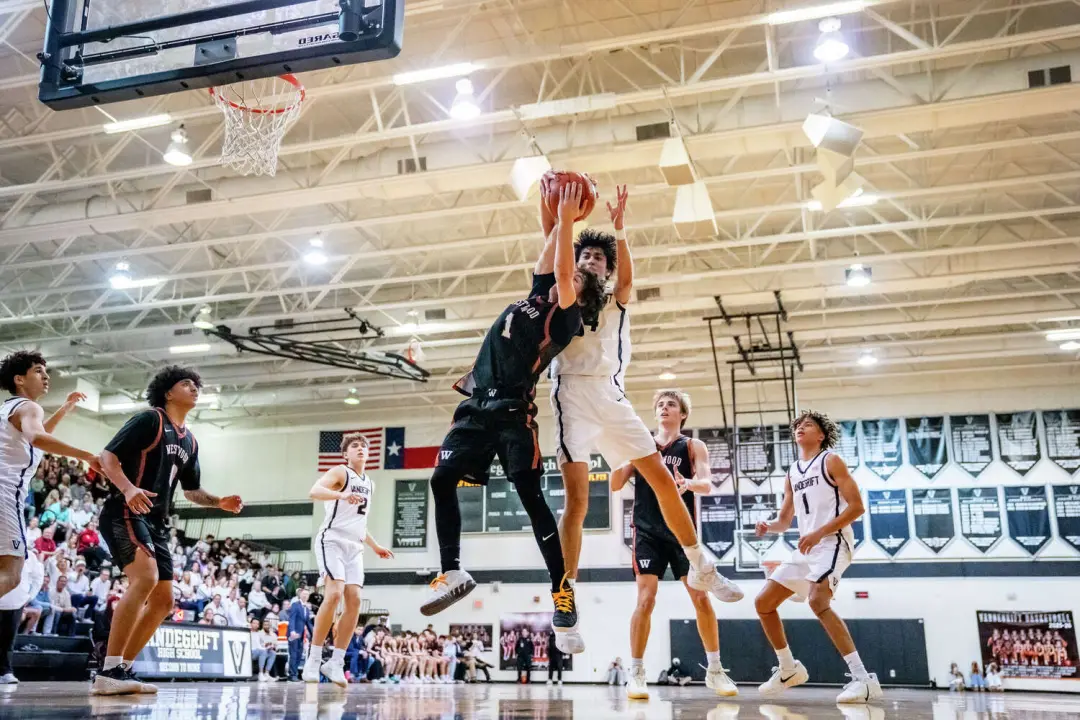 Vandegrift vai sediar as semifinais estaduais de basquete para garotos e garotas da Classe 4A. Só essa escola na área d…