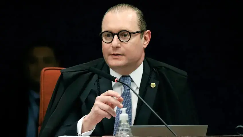 Entidades como CNTE e PV pediram no STF acesso livre à internet móvel nas 72 horas antes da eleição. A ideia é que o ci…