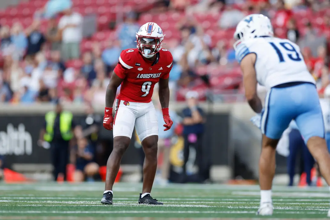 Antonio Watts perde o restante da temporada de 2026 por uma lesão no joelho em Louisville. Essa ausência é um golpe dur…