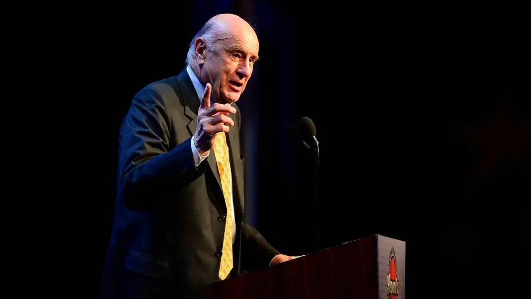 Bob Pettit, ícone da NBA, faleceu aos 93 anos. Ele jogou 11 temporadas com os Hawks e foi MVP em duas ocasiões. A traje…