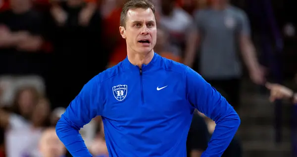 Jon Scheyer confirmou seu foco de longo prazo com o Duke, apesar do interesse dos Mavericks, que o entrevistaram para a…