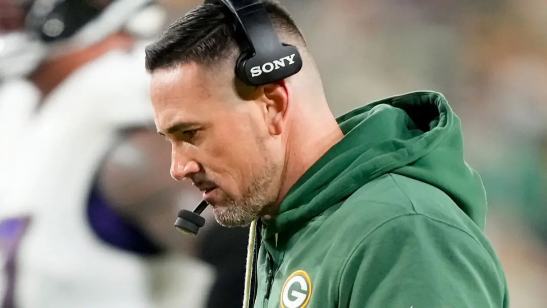 Trinta e cinco a quatorze, a derrota dos Packers em Lambeau Field foi muito constrangedora, com a ofensiva não sabendo …