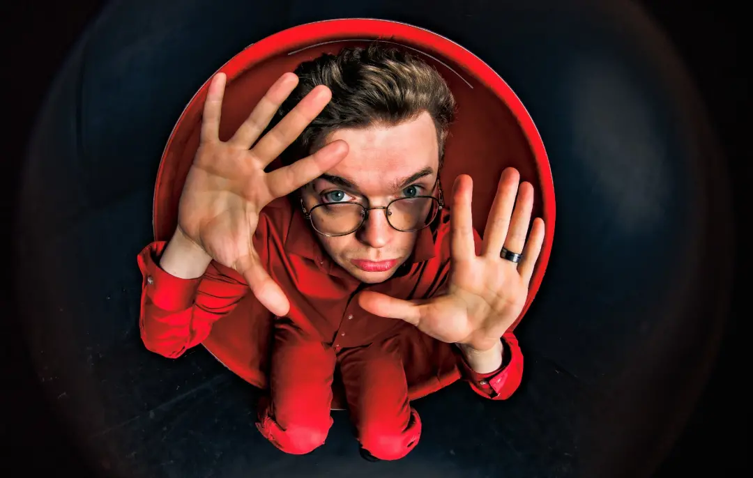 CG5 soltou um álbum com faixas inspiradas em jogos como Poppy’s Playtime e Among Us, com sucessos como Sleep Well. É in…