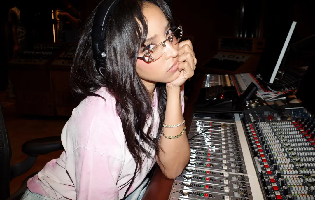 Popstar, álbum de Tinashe, mostra a artista abraçando sua presença sem se encaixar em debates sobre seu valor. A música…
