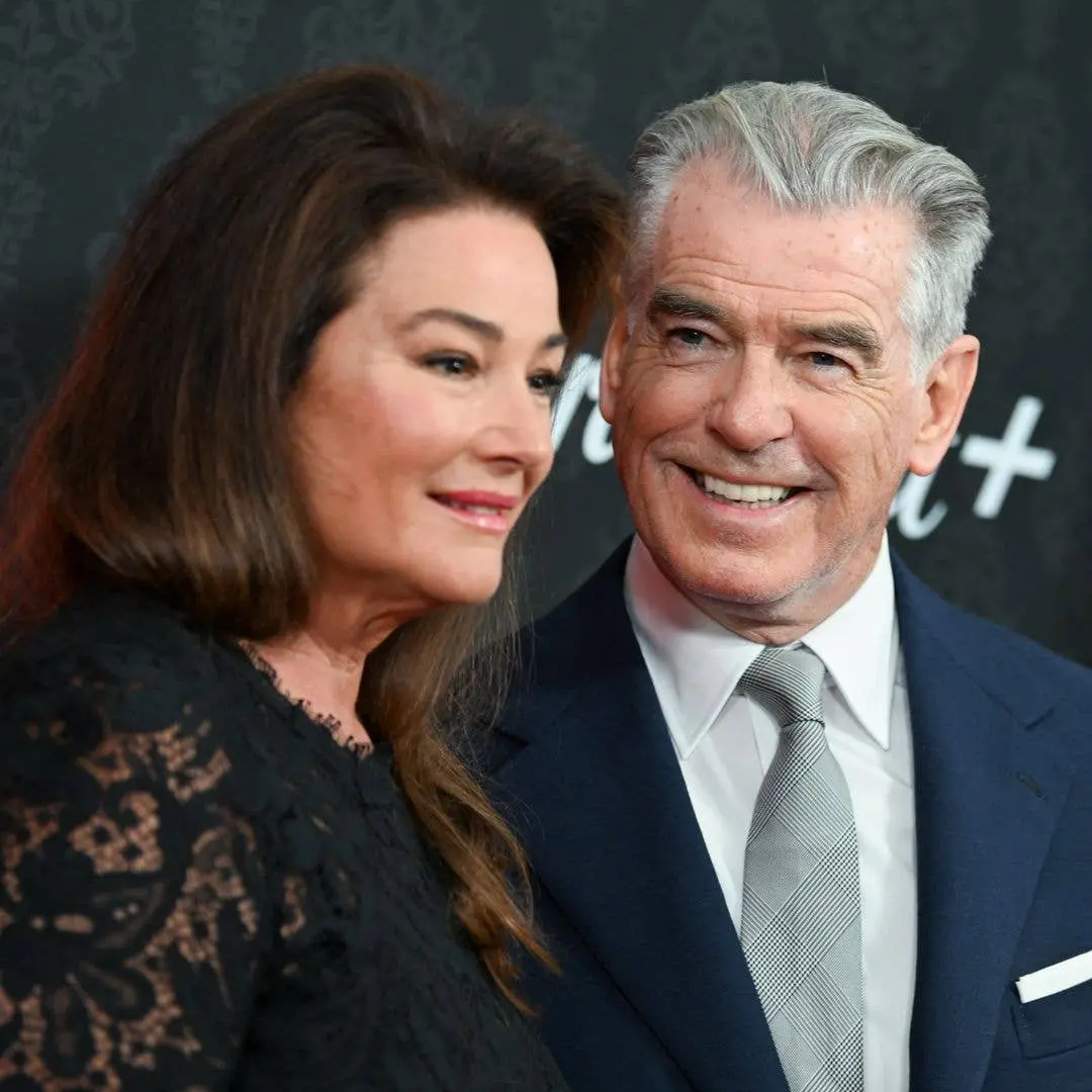Pierce Brosnan e Keely Shaye Smith casados desde 2001, com dois filhos. Ver uma união assim, firme por tanto tempo, mos…