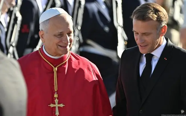 Papa Leão 14 chegou na França e vai se reunir com vítimas de abuso depois do relatório de 2021. A visita oficial é espe…