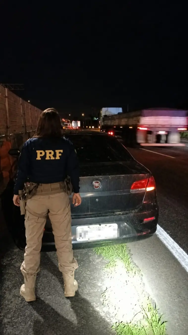 Via Dutra em Itatiaia, um carro roubado foi achado na noite de quinta, com registro de furto em São Gonçalo. É um alívi…