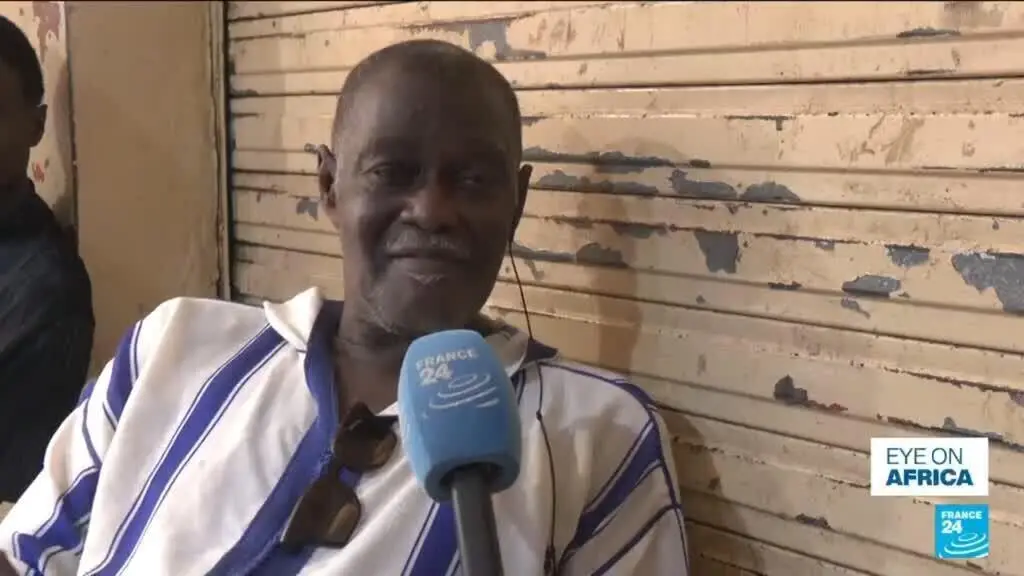 Power cuts retornam em Dakar, Senegal, em setembro, enquanto o calor intenso aperta. A instabilidade na energia é frust…