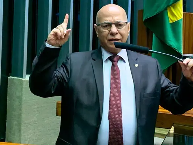 Professor Alcides responde às acusações de Felipe Cecílio afirmando que quem faz mal a vulnerável tem que ser capado. E…
