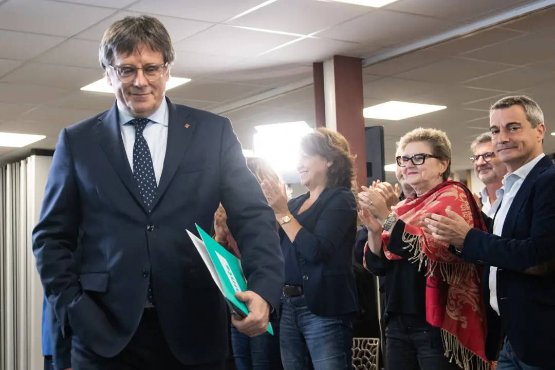Carles Puigdemont espera após o retorno a Catalunha para decidir seu futuro político. É um movimento que mostra a compl…