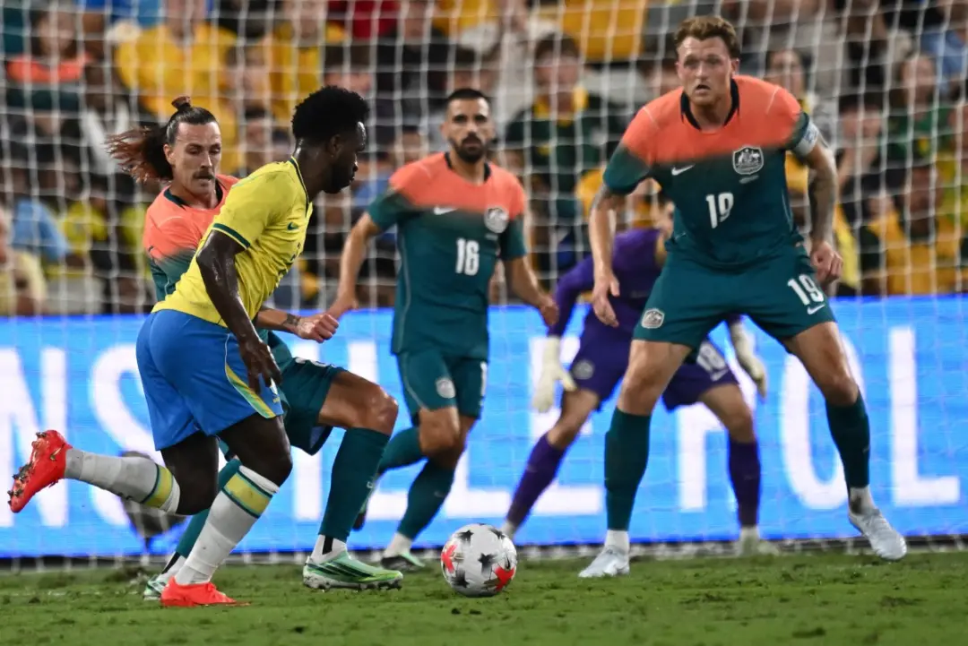 Brasil empatou com a Austrália em Townsville, 1 a 1, mas o jogo mostrou falhas de entrosamento e criatividade. É estran…