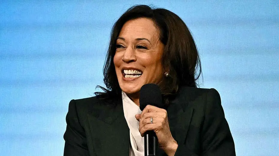 Lindy Li, ex-coletora de fundos, fala que a arrecadação de campanha tinha um esquema piramidal. Ela diz que quem mantin…