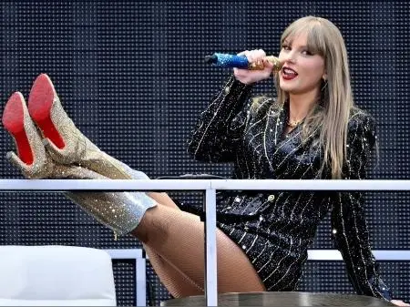 Taylor Swift expõe relação tóxica na letra da nova canção Patient Zero. A arte exposta mostra como o peso de um laço po…