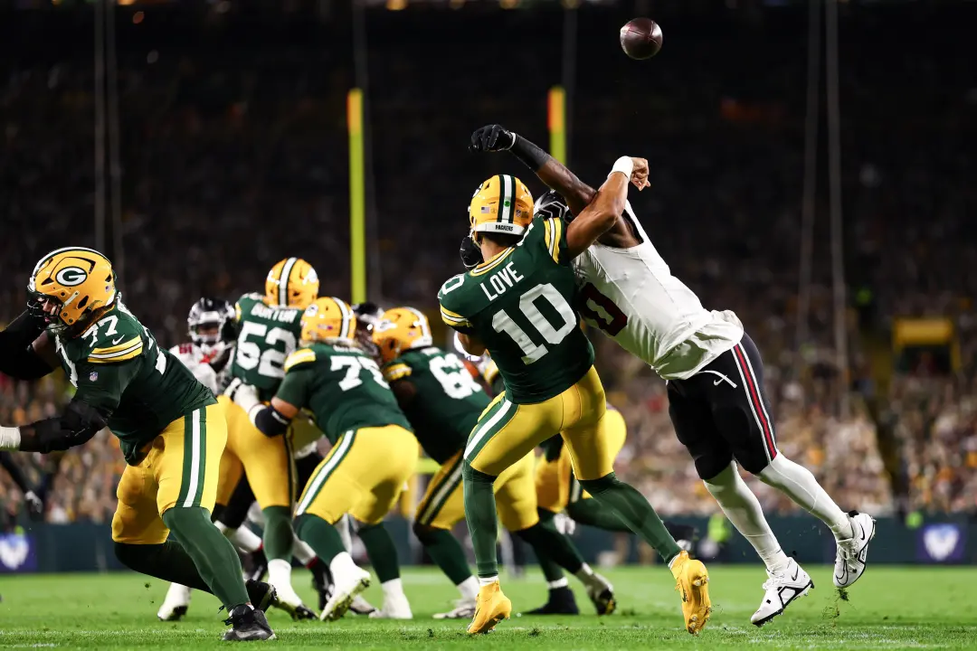 Três jogos, apenas 48.7 jardas corridas por jogo. A ofensiva terrestre dos Packers tá em último lugar na NFL, o que mos…