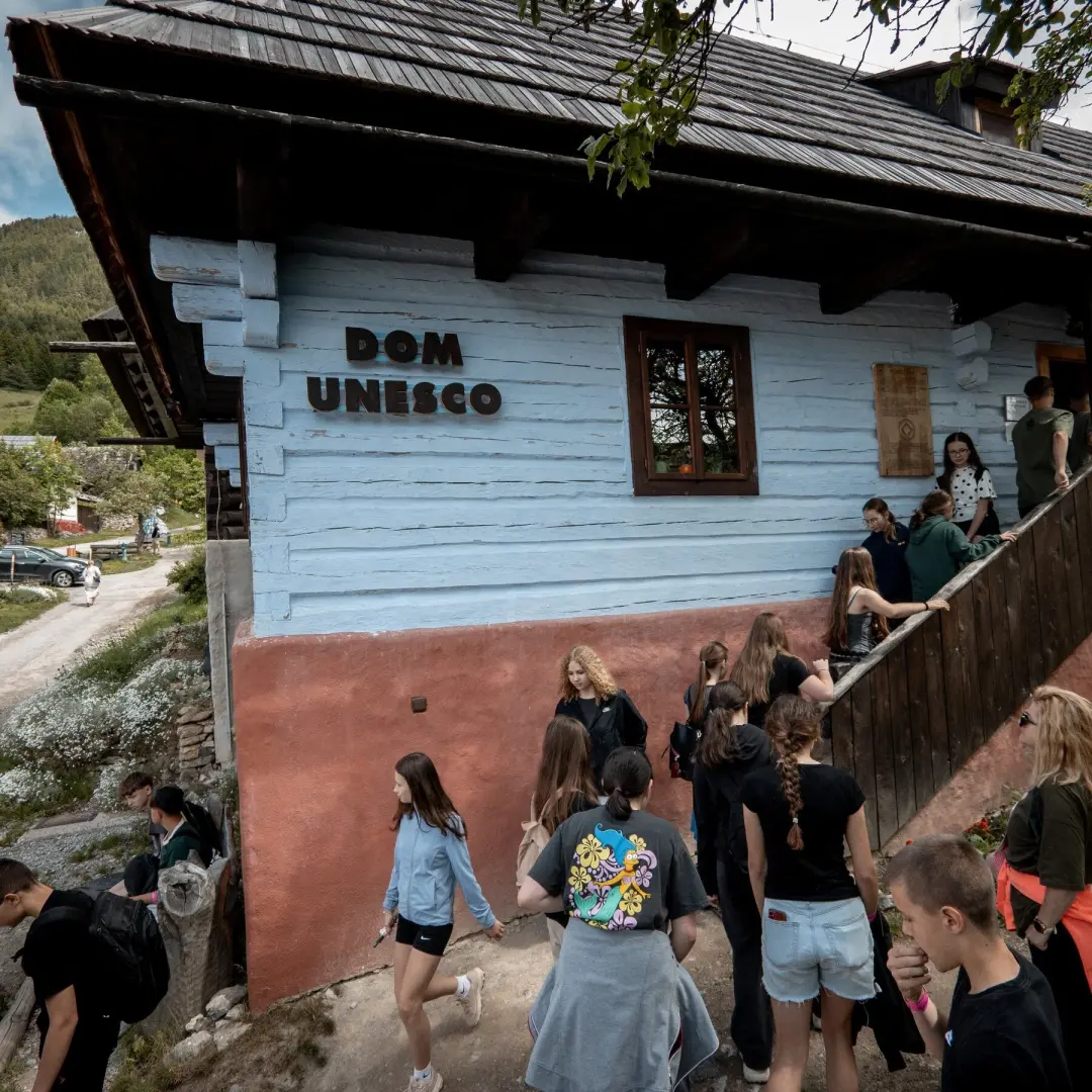Vlkolinec, vila na Eslováquia com apenas 17 moradores, se tornou invivível por causa dos turistas. A fama de patrimônio…