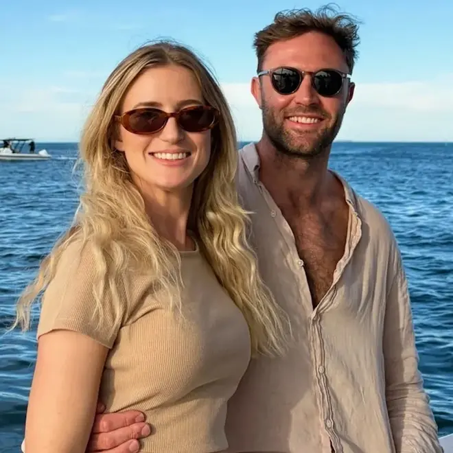 Hannah, parceira de Mark Hutchings, faleceu dois dias após o parto da filha Sofia. É um momento de perda profunda, e a …