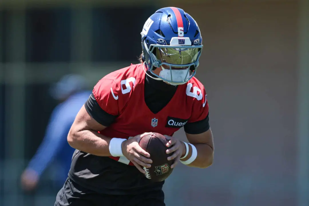 Jaxson Dart sofreu uma lesão no joelho que tira ele da temporada com os Giants. A equipe tá vendo opções como Gardner M…