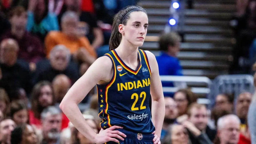 Caitlin Clark joga em média 22,3 pontos por jogo na WNBA, mesmo sendo questionada sobre ser um peão político. Ela diz q…