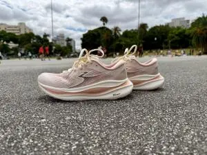 Tênis de corrida 361 Ventus foi usado pra correr e pra trabalhar. A ideia de usar um calçado de performance no dia a di…