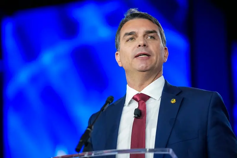 Flávio Bolsonaro chamou de populista a intenção do governo Lula de editar MP para limitar as bets. A alegação é que o g…
