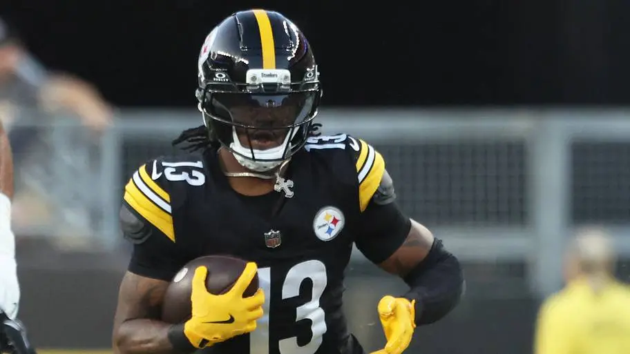 Rico Dowdle não pôde treinar na sexta por lesão no dedo, o que joga Jaylen Warren para o destaque na Semana 3. Se ele f…