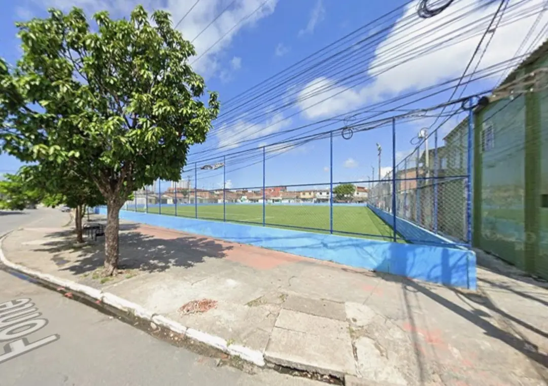 Campo do Onze no Recife teve troca de tiros onde um homem morreu e um adolescente ficou ferido. O confronto começou apó…