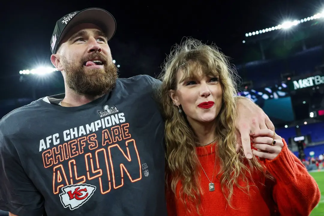 Taylor Swift e Travis Kelce começaram a namorar em 2023, e a história deles aparece em músicas como The Alchemy e So Hi…