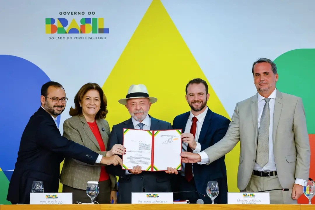 Lula assinou MP para o Desenrola 3.0, que prevê a compra de dívidas de famílias pelo governo federal. A expectativa é a…