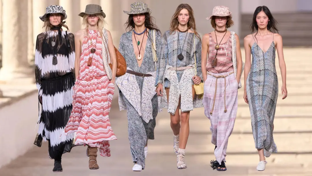 Missoni trouxe o DNA da marca no verão 2027, em San Cimpliciano, com o chevron presente em novas tramas leves e tons pa…